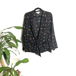 Band Of Gypsies┃Black Floral Front Tie Button Down